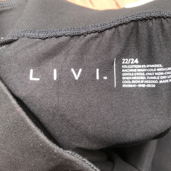 Livi by Lane Bryant Capri Legging - Picture 4 of 4